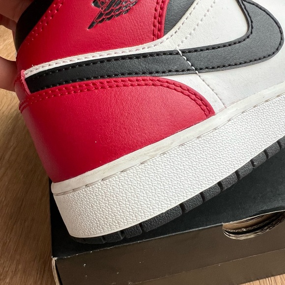 Air Jordan 1 Mid - Chicago Black Toe (GS) - Size US 4.5Y (Unisex) - Picture 10 of 14